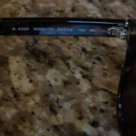 Burberry sunglasses - Picture 6 of 7